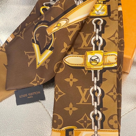 Louis Vuitton Monogram Bandau Charm - Picture 2 of 5